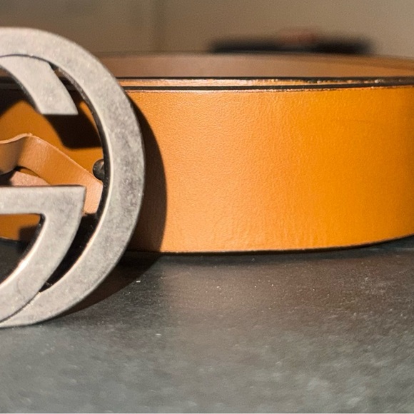 Gucci Tan Leather Belt with Silver Emblem Buckle - Picture 4 of 7